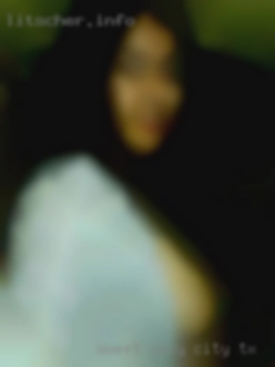Sweet sexy fit and enjoys having City, TX to fuck fun.